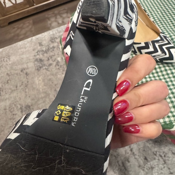 Black and White Chevron Women's Heels - Picture 2 of 3